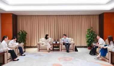 পার্টি সেক্রেটারি এবং চীনের এক্সপোর্ট-ইমপোর্ট ব্যাংকের ঝেজিয়াং শাখার সভাপতি পেং হাও গবেষণার জন্য টংকুন সফর করেছেন।